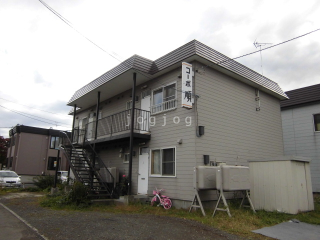 札幌市西区西町北のアパートの建物外観