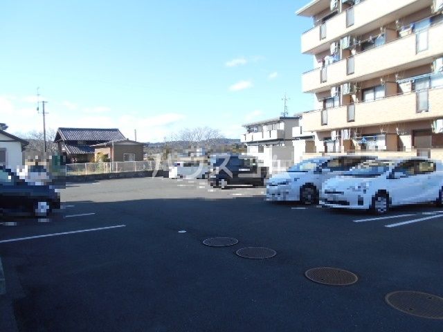 【周智郡森町中川のマンションの駐車場】