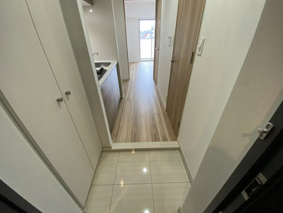 玄関　※別部屋の参考写真です。