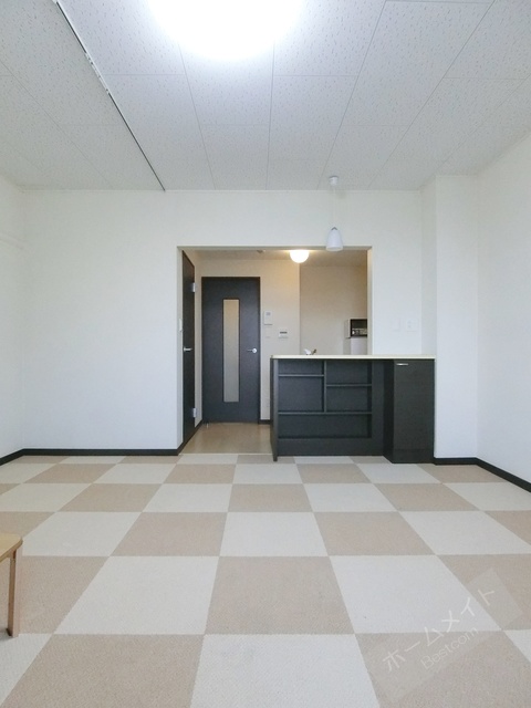 居室・リビング　１Ｆはフローリング・２Ｆカーペット