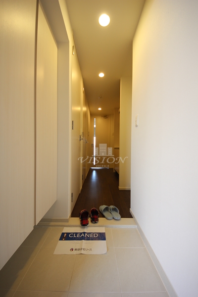 玄関　別タイプのお部屋の写真になります。