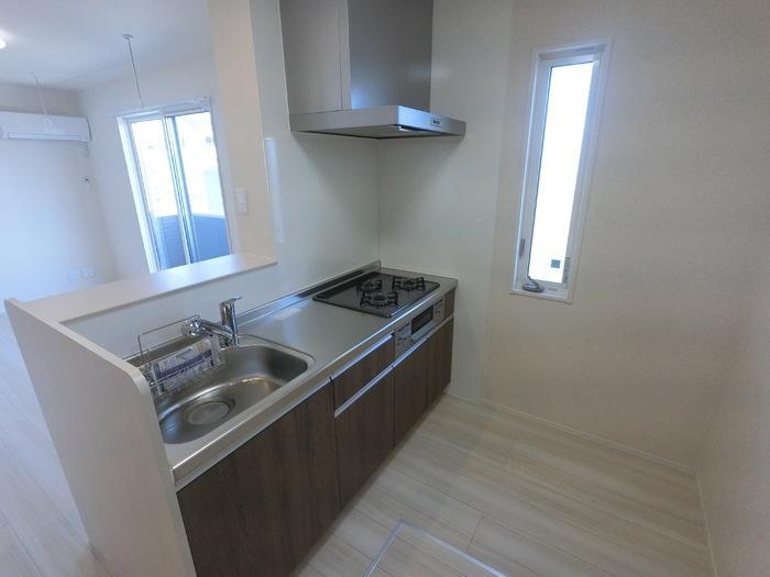 キッチン　対面式のキッチンでお料理がはかどりますね♪