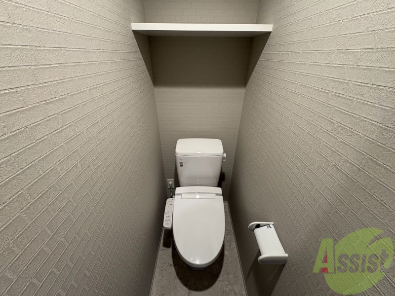 トイレ　トイレはこちらのウォシュレット付きになりますね。