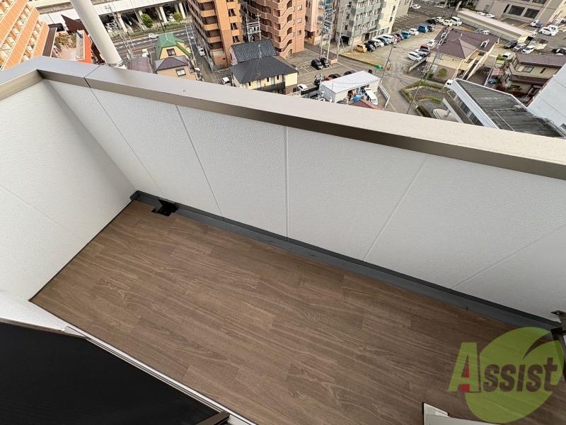 バルコニー　バルコニーが付いているので晴れた日は洗濯物が沢山干せますね。