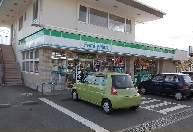 コンビニ　ファミリーマート中曽根店（コンビニ）まで45m