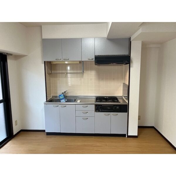 キッチン　掲載写真は空室の一室です。実際のお部屋と仕様等が異なる場合、