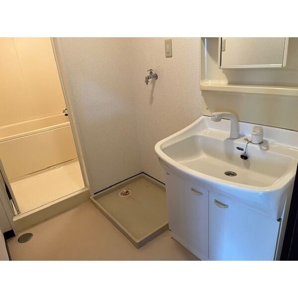 洗面設備　掲載写真は空室の一室です。実際のお部屋と仕様等が異なる場合、