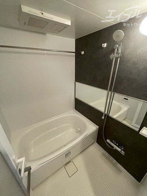 バス・シャワールーム　おしゃれなお風呂です！