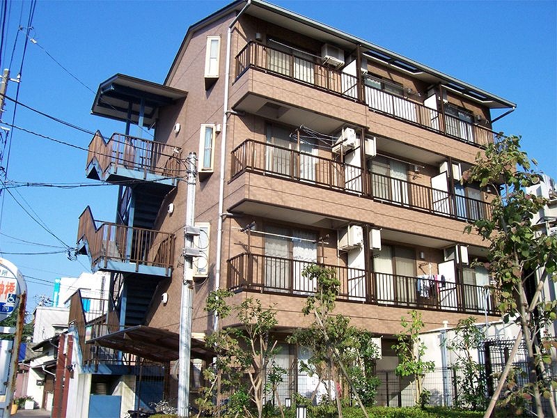 建物外観　駅から近く！とても便利です☆