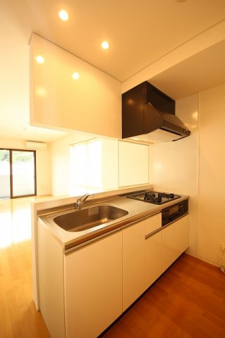 キッチン　コンパクトなキッチンで掃除もラクラク