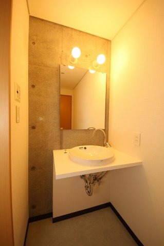 洗面設備　コンパクトで使いやすい洗面所