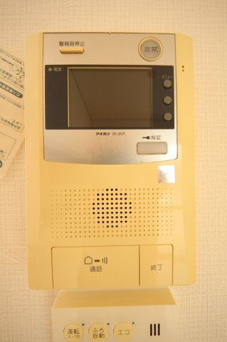 セキュリティ　インターホンです。来客時にはオートロックの解錠もこちらで可能