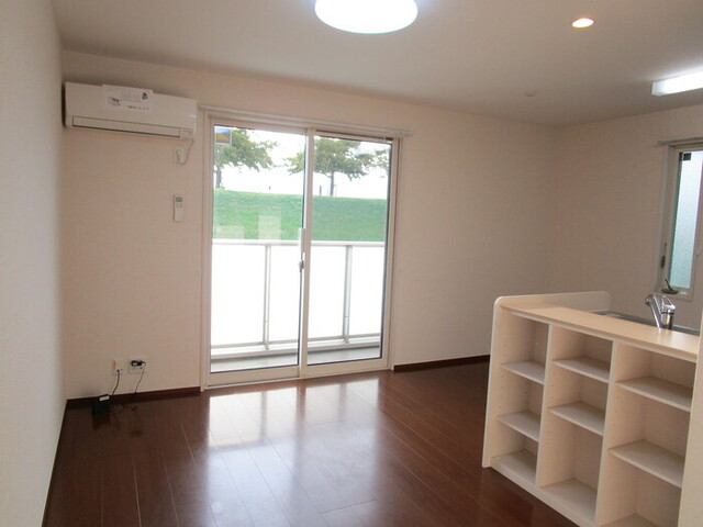 居室・リビング　居室全景