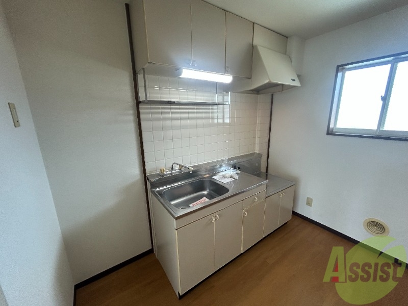 キッチン　キッチンは収納が多く、使いやすそうですね。