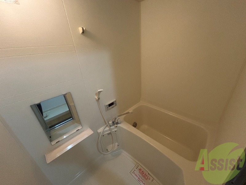 バス・シャワールーム　浴室は狭すぎず、シャワーも浴びやすそうです。