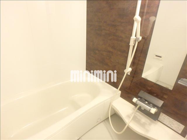 バス・シャワールーム　（間取り反転　参考写真）