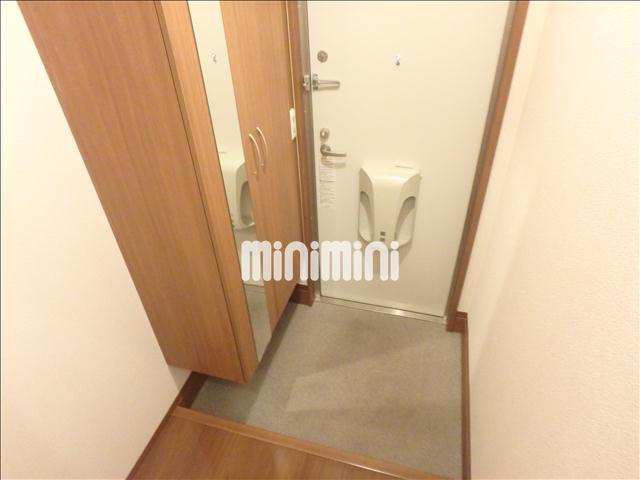 玄関　（間取り反転　参考写真）