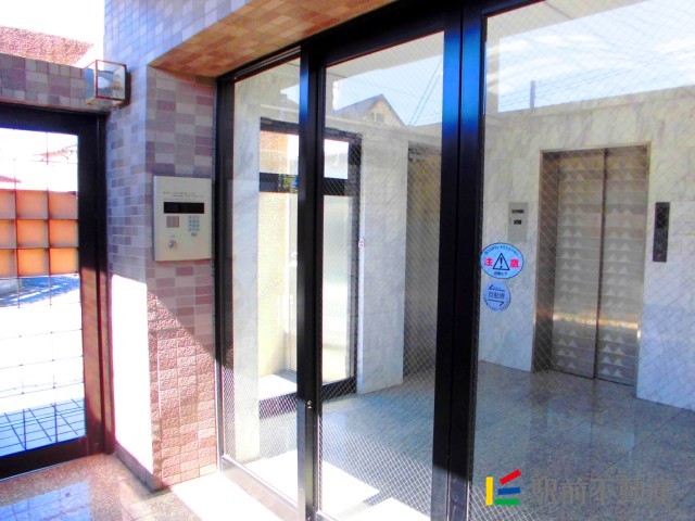 エントランス　オートロック・エレベーター有り