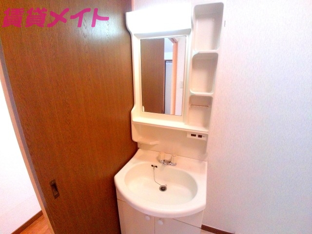 洗面設備　別部屋同タイプ