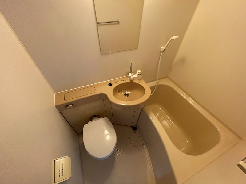 バス・シャワールーム　違うお部屋の写真です。ご参考までに