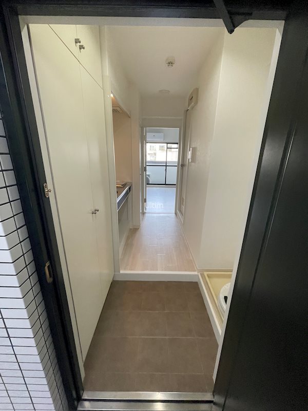 玄関　違うお部屋の写真です。ご参考までに