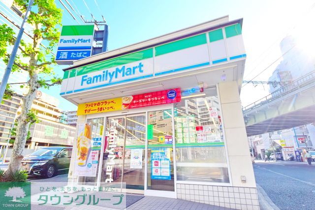 コンビニ　ファミリーマート（コンビニ）まで200m