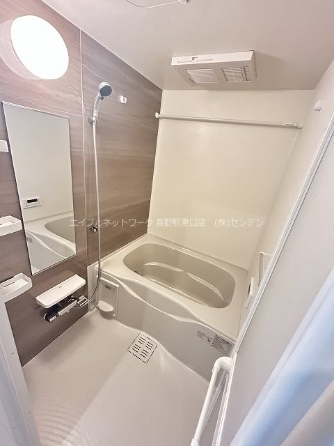 バス・シャワールーム　※写真は204号室のものです。（参考）