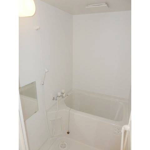 バス・シャワールーム　綺麗な浴室スペース♪