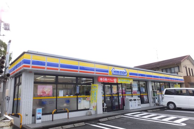 コンビニ　ミニストップ（コンビニ）まで700m