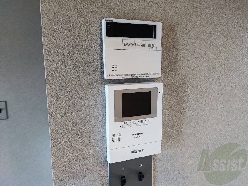 セキュリティ　モニター付きインターホンです。来客時も安心ですね。