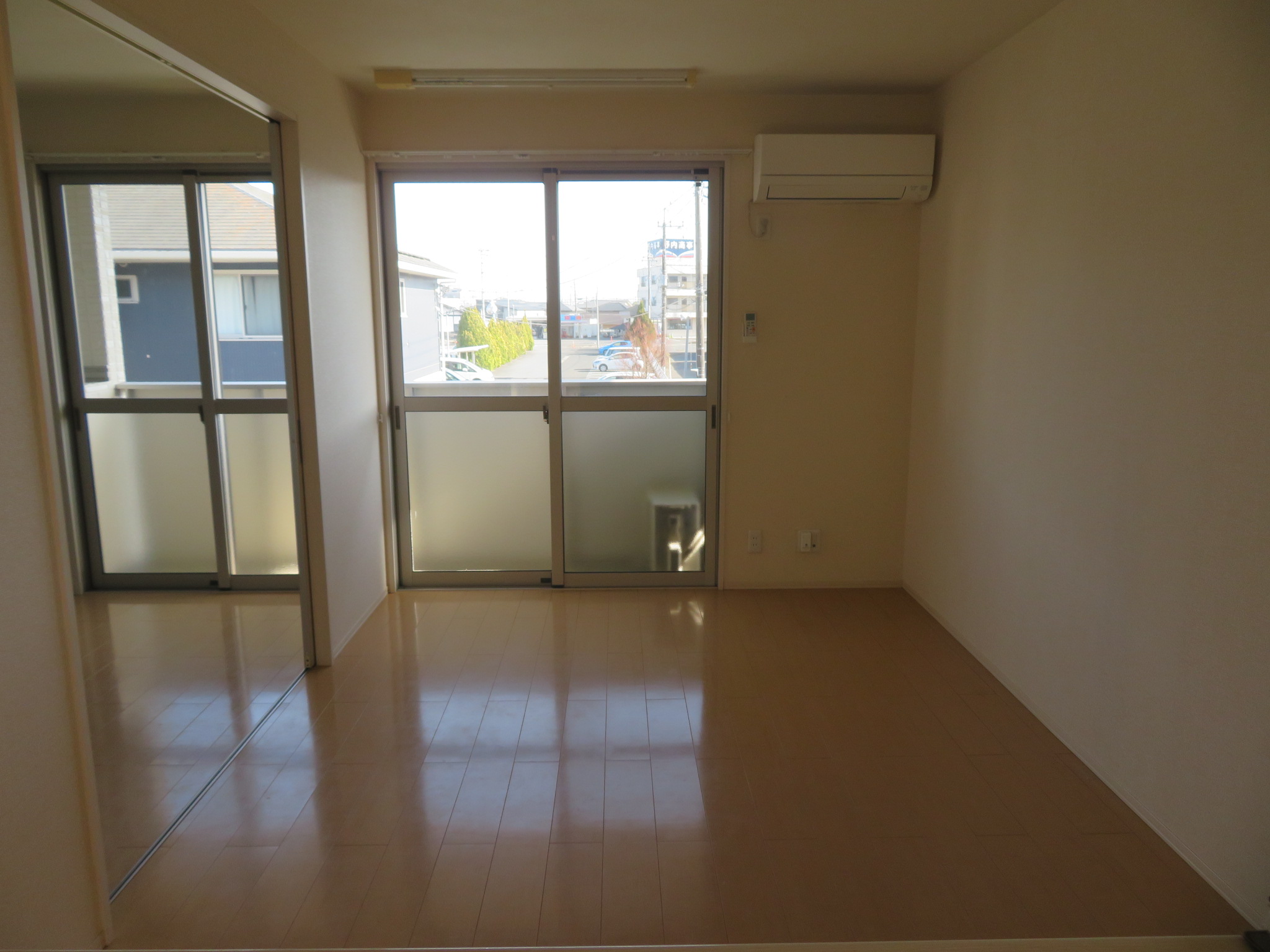 居室・リビング　画像は201号室のものです