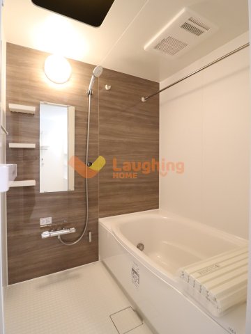 バス・シャワールーム　コンパクトで使いやすいお風呂です