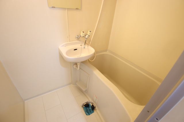 バス・シャワールーム　※別室の参考写真です