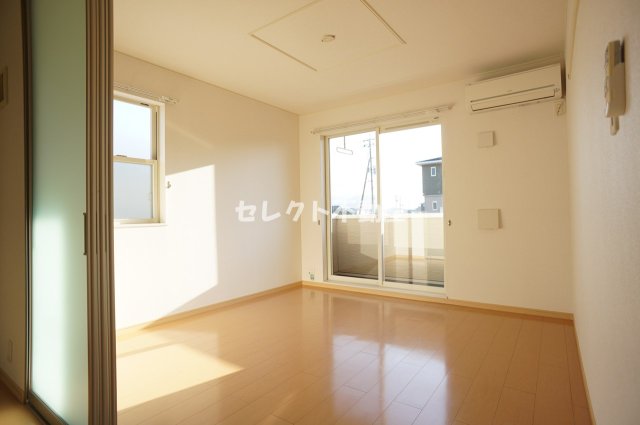 居室・リビング　【ティファーレ　II】使いやすいリビングです