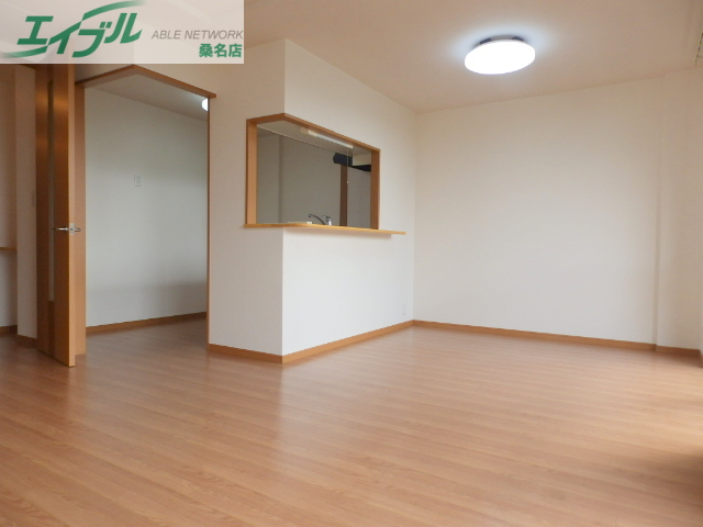 居室・リビング　同物件別室の画像です