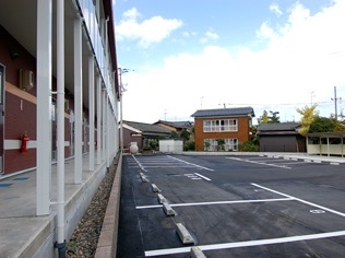 その他　前面駐車場