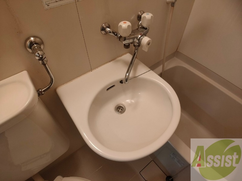 洗面設備　こちらに洗面台があります。朝の洗顔はこちらで。