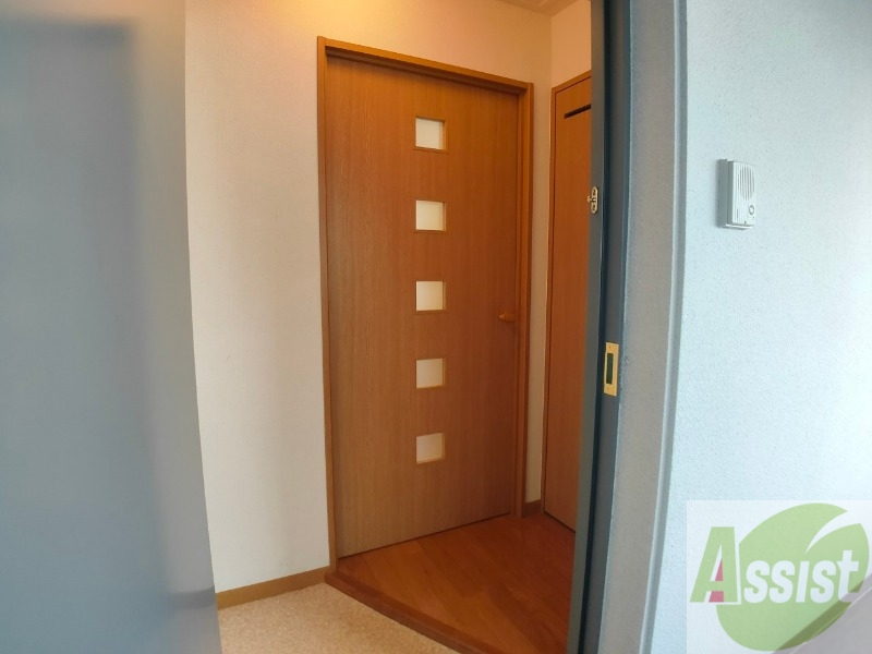 玄関　玄関の様子です。明るい印象ですね。気分もあがりそう。