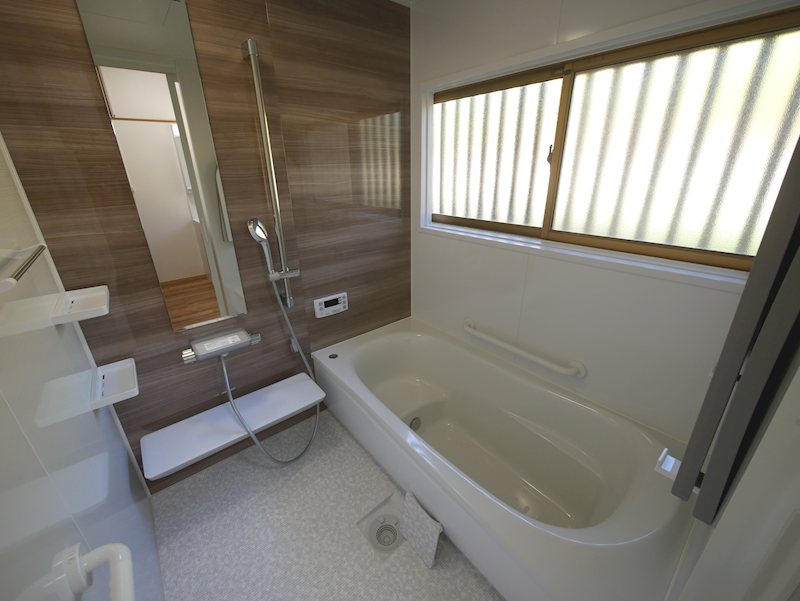 バス・シャワールーム　追焚き給湯付き