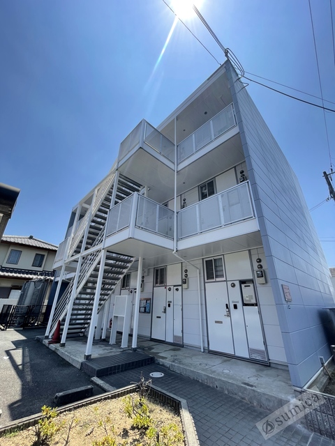 エントランス　家具家電付きのありがたさを実感できますね♪♪