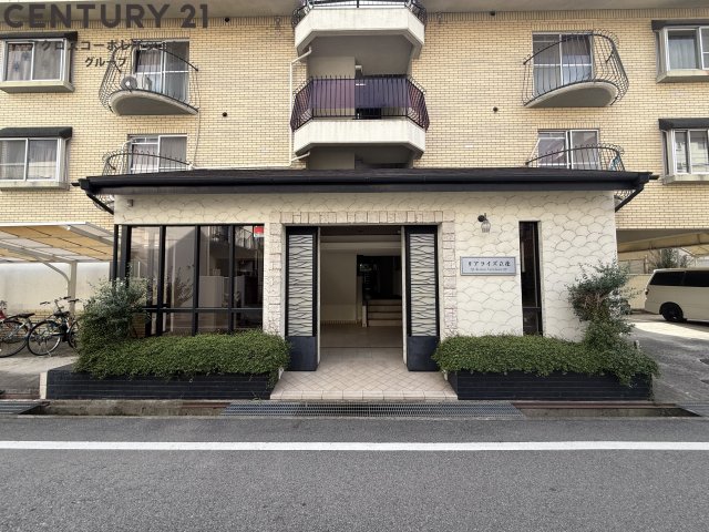 建物外観　敷地内駐車場あり！