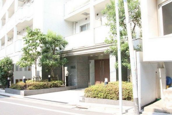 エントランス　★《見学予約受け付け中》設備充実の賃貸マンションです。お気軽