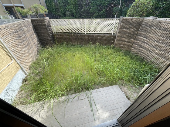 庭　※別号室の写真です。