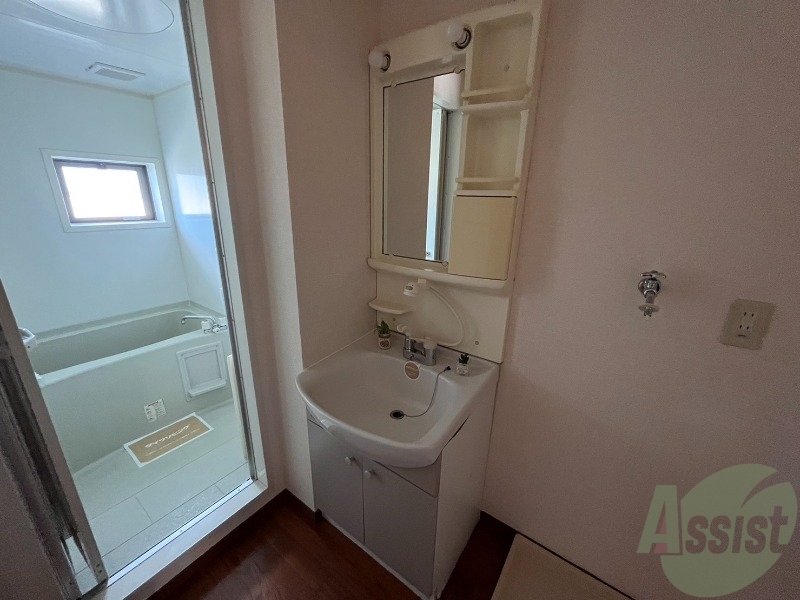 洗面設備　人気の独立洗髪洗面化粧台です。収納が多く使いやすそうですね。