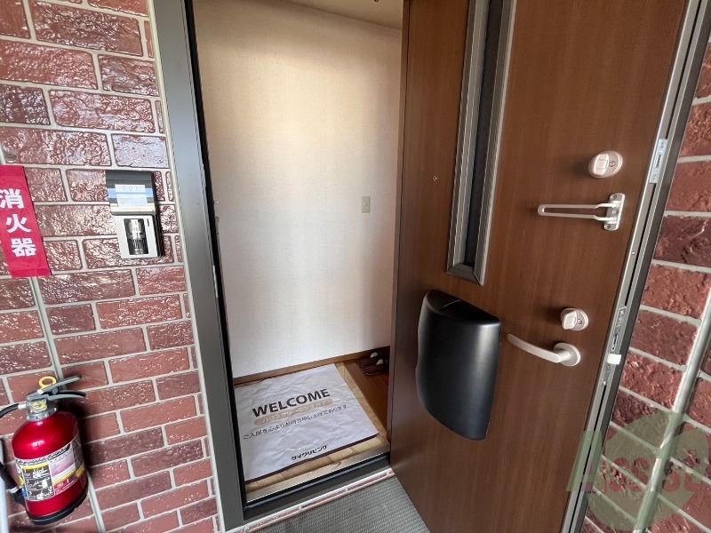 玄関　玄関を外から撮ってみました。室内が見えないのは嬉しいですね。