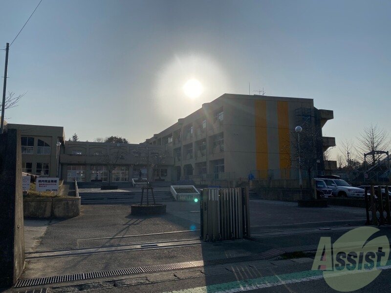 小学校　仙台市立南中山小学校（小学校）まで887m