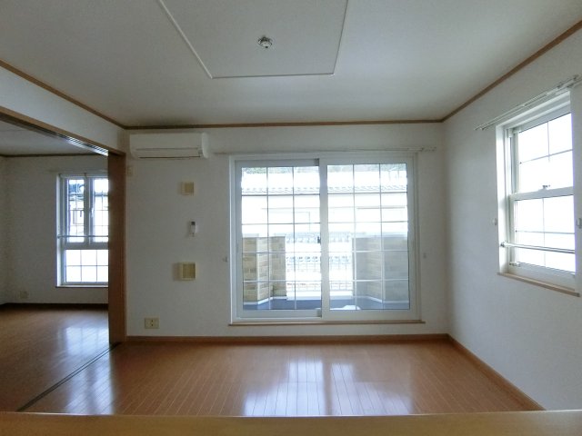 居室・リビング　イメージ201号室写真