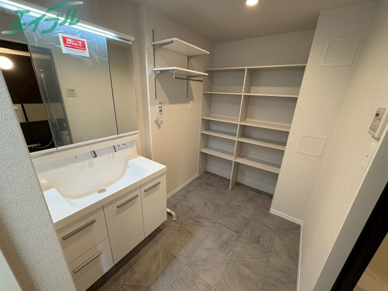 洗面設備　同型別部屋参考写真