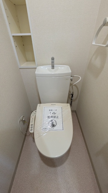 トイレ　温水洗浄便座付き♪