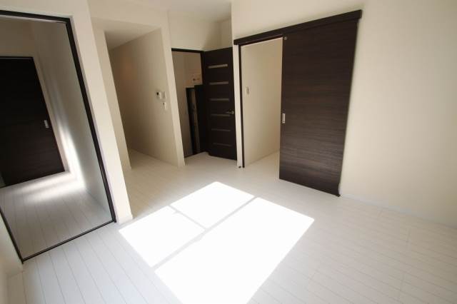 居室・リビング　日当りの良い綺麗なお部屋です。